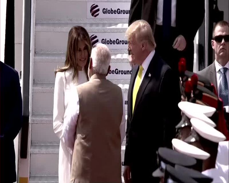 modi welcome the trump and see the sabarmathi ashram photo gallery