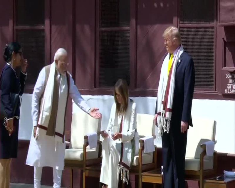 modi welcome the trump and see the sabarmathi ashram photo gallery
