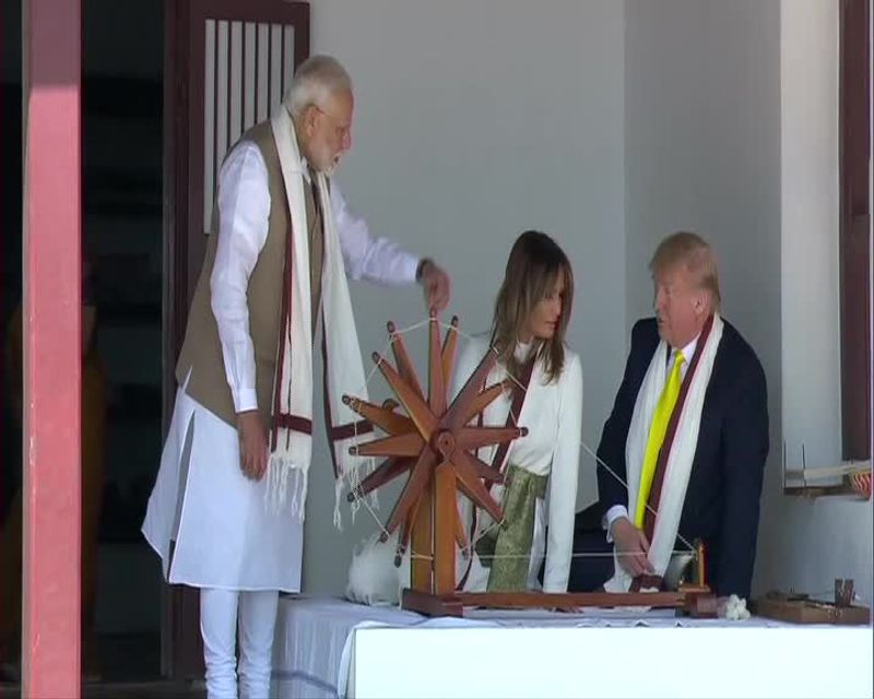 modi welcome the trump and see the sabarmathi ashram photo gallery