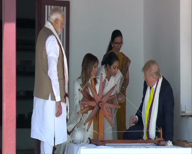 modi welcome the trump and see the sabarmathi ashram photo gallery