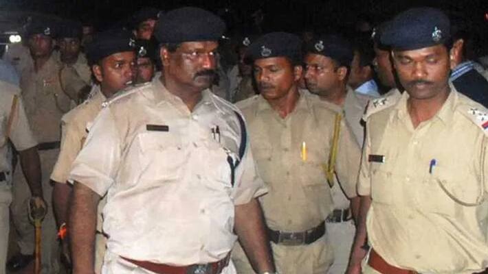 Tussle between TMC-BJP supporters in Bengal seven houses set on fire kpm Tussle between TMC-BJP supporters in Bengal seven houses set on fire kpm