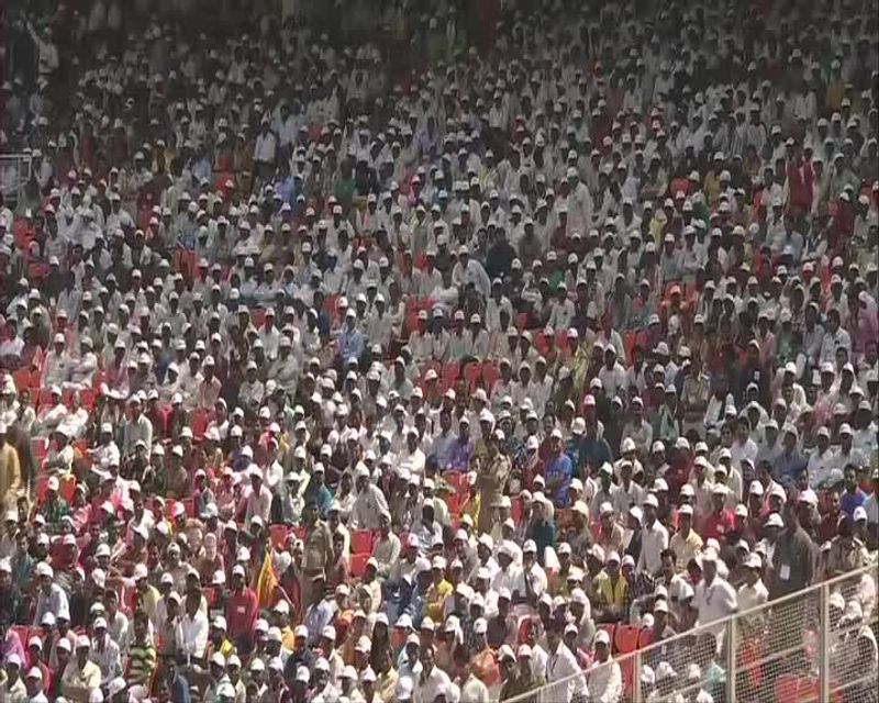 sardhar vallabai patel stadium crowd photo gallery