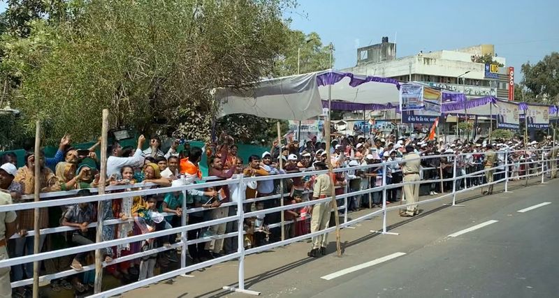 sardhar vallabai patel stadium crowd photo gallery