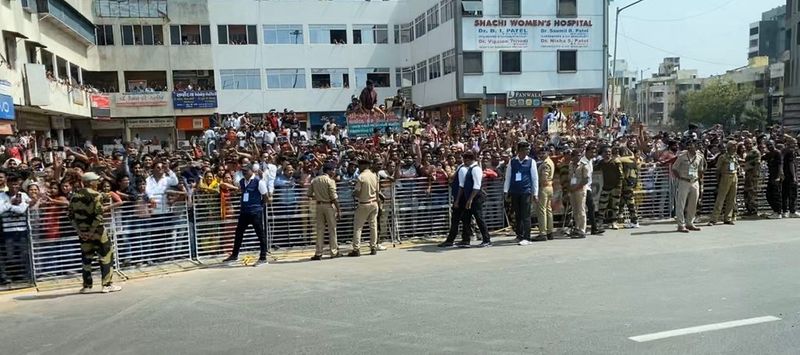 sardhar vallabai patel stadium crowd photo gallery