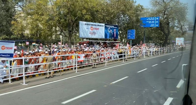 sardhar vallabai patel stadium crowd photo gallery