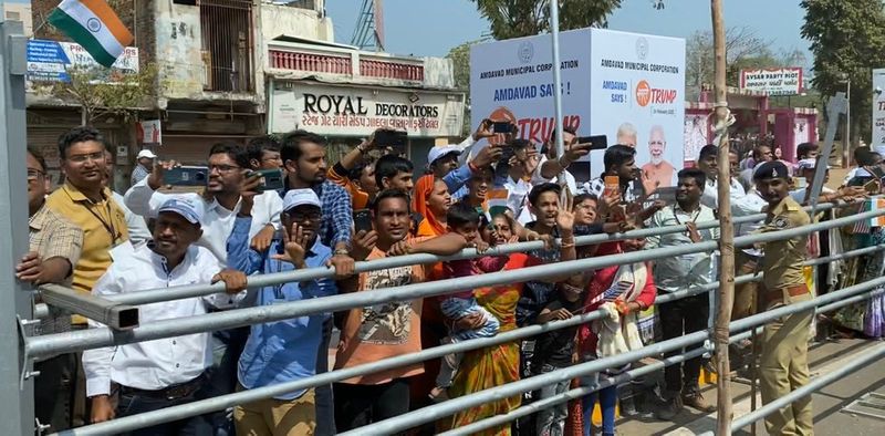 sardhar vallabai patel stadium crowd photo gallery