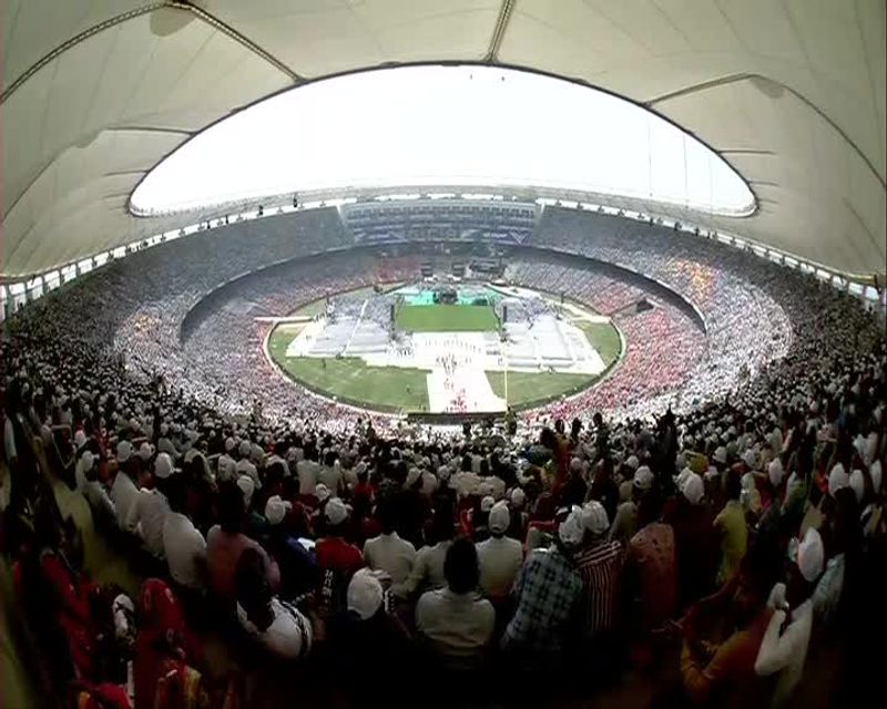sardhar vallabai patel stadium crowd photo gallery
