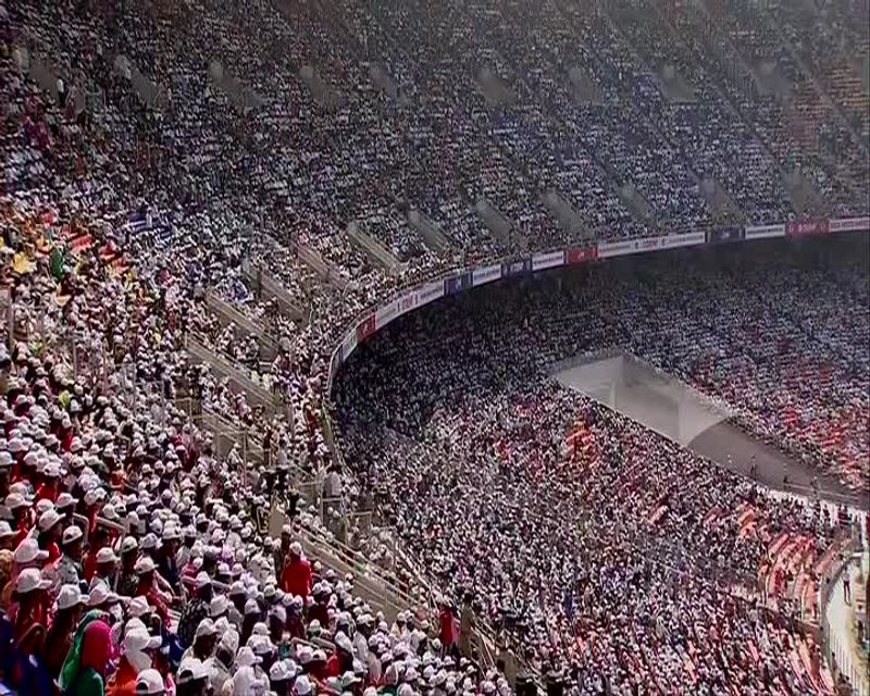 sardhar vallabai patel stadium crowd photo gallery