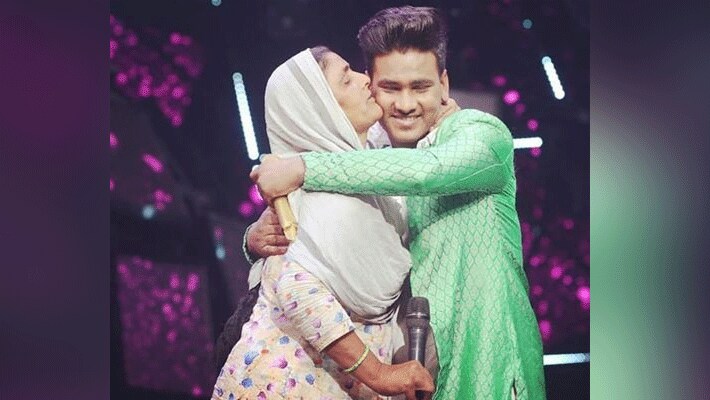 রাস্তায় বেলুন বিক্রি করে কোনওরকমে সংসার কাটছিল সানির। অল্প বয়সেই সানির কাঁধে চলে এসেছিল সংসারের দায়িত্ব।