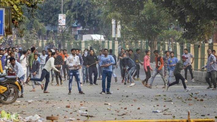 Delhi CAA violence... Police head constable killed Delhi CAA violence... Police head constable killed