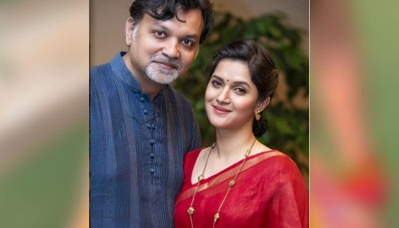 সম্প্রতি ছবির কাজ শেষ করে ঢাকায় পাড়ি দিলেন পরিচালক সৃজিত মুখোপাধ্যায়। সেখানেই আড্ডা-গল্পে মাতলেন পরিচালক।