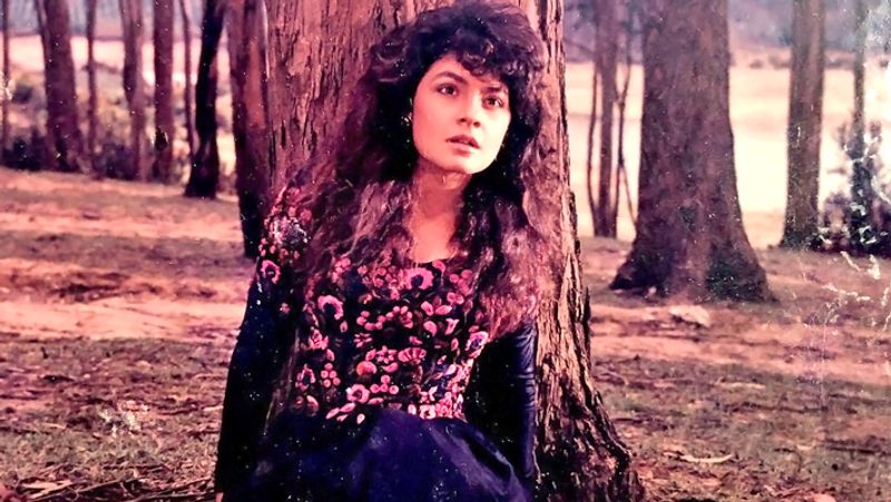 Later, Mahesh fell in love with actor Parveen Babi and got separated from Lorraine. However, that relationship also didn't work because Parveen was suffering from schizophrenia. 