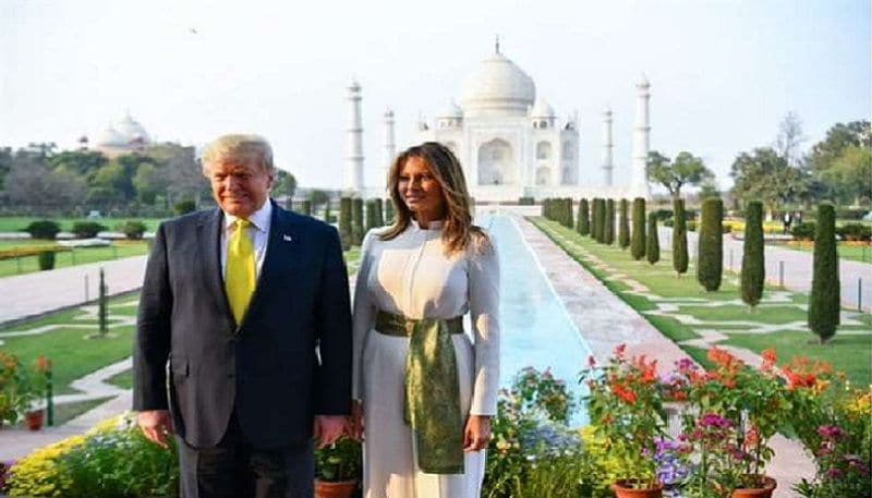 ताजमहल देखने पहुंचे अमेरिका के राष्ट्रपति डोनाल्ड ट्रंप और उनकी पत्नी मेलानिया ने अपनी तस्वीरें भी खींचवाई