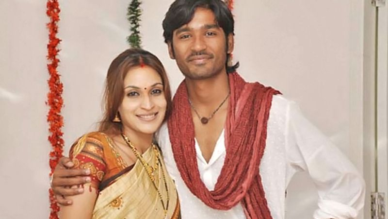 ধনুষ-ঐশ্বর্যঃ রজনীকান্তের মেয়েকে বিয়ে করেন ধনুষ। তেরো বছর তাঁদের বিয়ে হয়েছে। ঐশ্বর্য ধনুষের থেকে দু বছরের বড়।