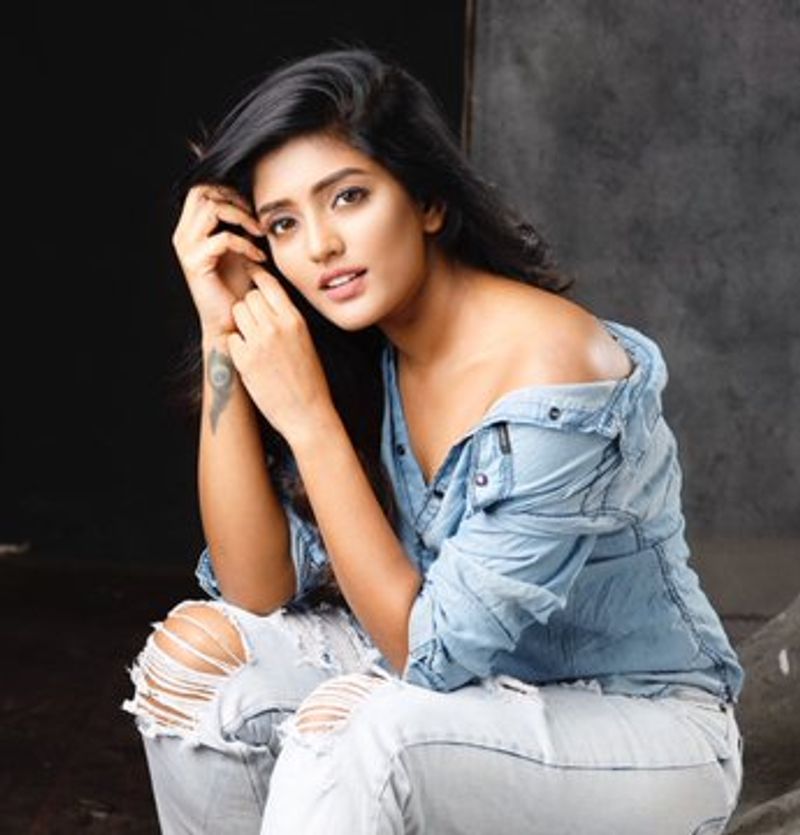 Actress eesha rebba Hot Photos Going Viral