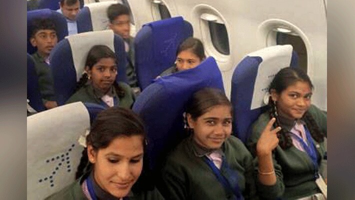 टीचर किशोर ने बताया कि छात्रों को विमान में सफर कराने का आईडिया पिछली साल आगरा से आते समय आया था। उन्होंन कहा कि वह बच्चो के साथ ट्रेन से आ रहे थे तो कुछ बच्चों ने कह-सर अगली बार हम प्लेन से जाएंगे। बस मैंने भी सोच लिया कि अब तो इस स्टूडेंट को में प्लाइट का सफर कराकर ही रहूंगा।
