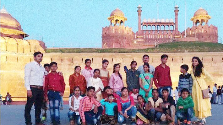 बता दें कि हेडमास्टर किशोर ने छात्रों को विमान से सफर कराने के लिए अपनी सेविंग से 60 हजार रुपये खर्च किए हैं।