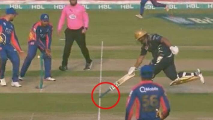pak cricketer azam khan Run Holding Bat Upside Down In Pakistan Super League pak cricketer azam khan Run Holding Bat Upside Down In Pakistan Super League