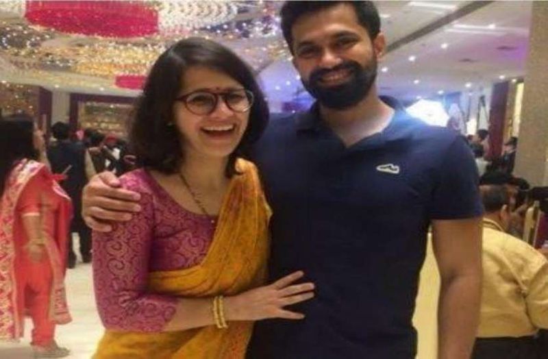 काजल ज्वाला 9 साल से मल्टी नेशनल कंपनी में जॉब कर रही थीं। काजल का सालाना पैकेज 23 लाख रुपए था। हालांकि, काजल ने नौकरी और शादीशुदा जीवन में तालमेल बनाते हुए अपनी तैयारी जारी रखी। वो घर में पैसों की कमी न हो इसलिए नौकरी नहीं छोड़ना चाहती थीं। वो दफ्तर जाते समय कैब में पढ़ाई करती थीं। काम से लौटकर खाना खाने के बाद पढ़ने बैठ जाती थीं। वीकएंड पर काजल पूरा दिन पढ़ती थीं।