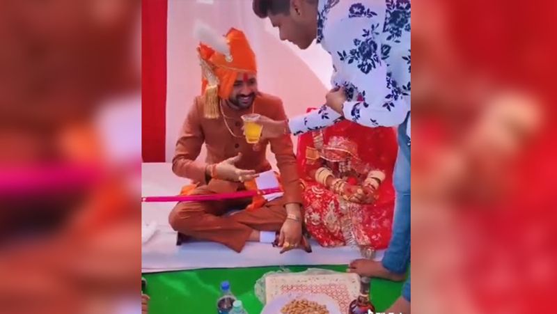 फेसबुक पर शेयर किये जाने के बाद से अभी तक इस वीडियो को एक करोड़ से ज्यादा लोगों ने देखा है।