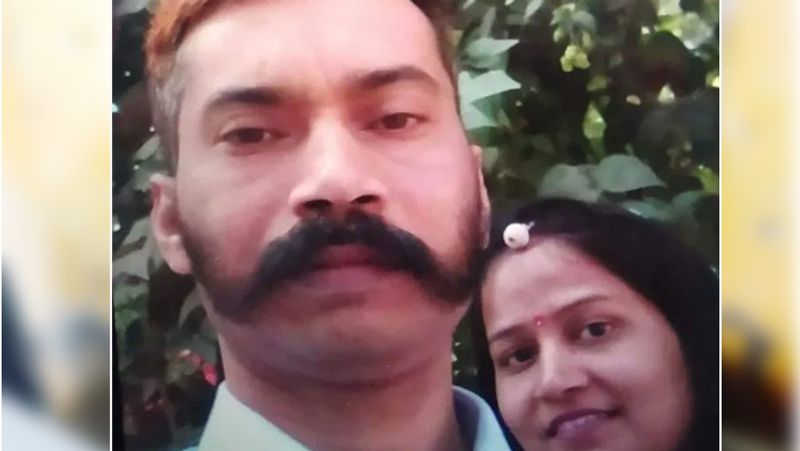 रतनलाल का परिवार दिल्ली के बुराड़ी गांव में अमृत विहार कॉलोनी में रहता है। उनका छोटा भाई मानेाज बैंगलुरु में रहता है। अपने भाई की मौत की खबर सुनकर वो फूट-फूटकर रो पड़ा।