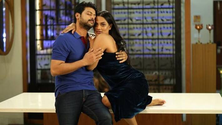 actress lona smoking 1000 cigarette for un kathal irunthal movie actress lona smoking 1000 cigarette for un kathal irunthal movie