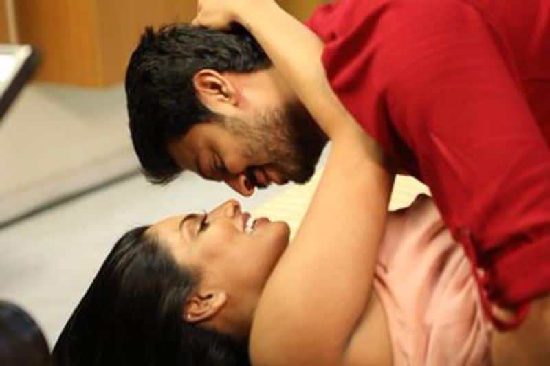 Actor Srikanth Romance With Chandrika Ravi In Unkadhal lrunthal Movie