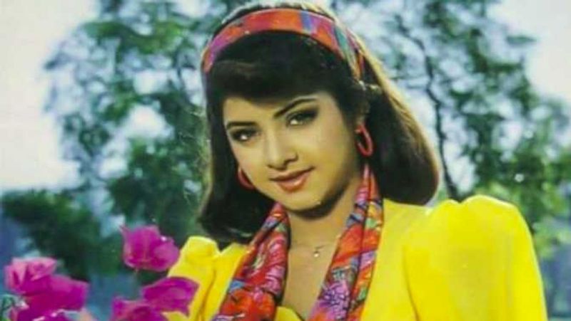 কেউ বলেন তাকে খুন করা হয়েছে, আবার কেউ বলে তিনি নাকি আত্মহত্যা করেছেন তা নিয়ে এখনও ধোঁয়াশা।