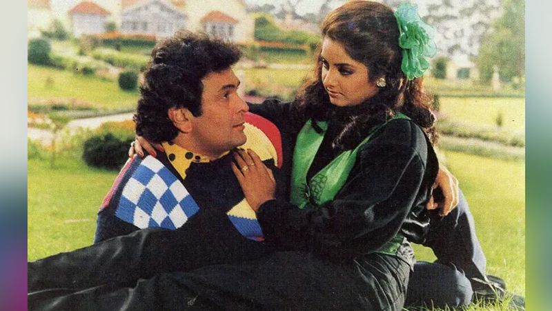 শাহরুখ থেকে ঋষি কাপুর, সলমন খান, অক্ষয় কুমার, জ্যাকি শ্রফ সহ আরও অনেক অভিনেতাদের সঙ্গেই কাজ করেছেন দিব্যা।