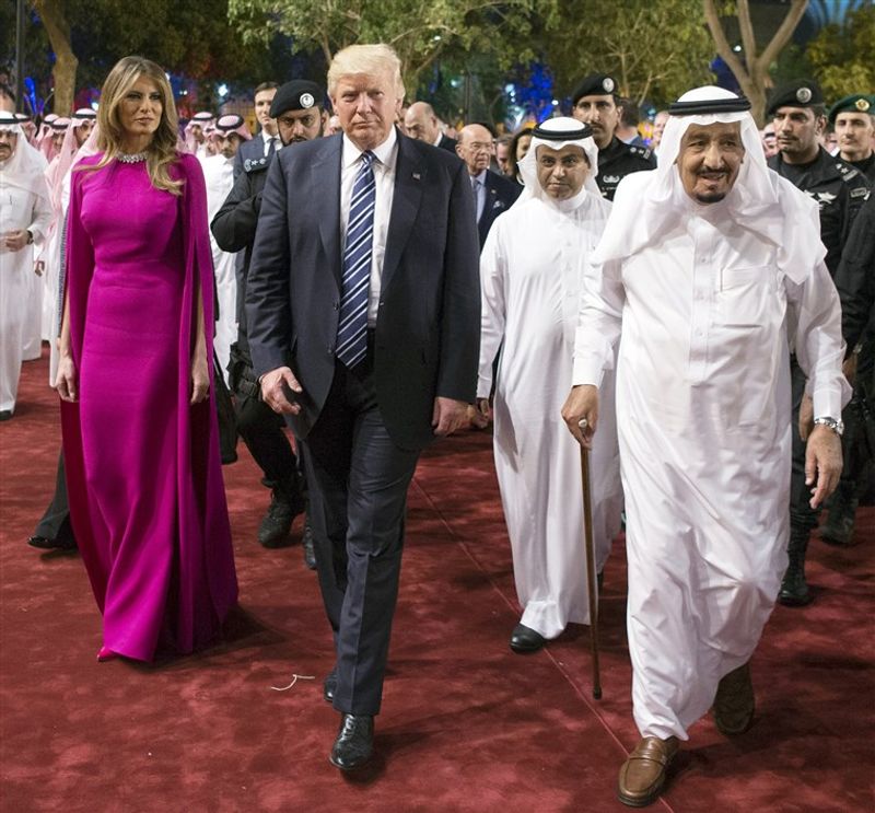 American President Donald Trump With Wife Melania Tour Visit Photos