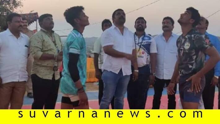 Surapura mla rajugowda plays Kabaddi in yadgiri Surapura mla rajugowda plays Kabaddi in yadgiri