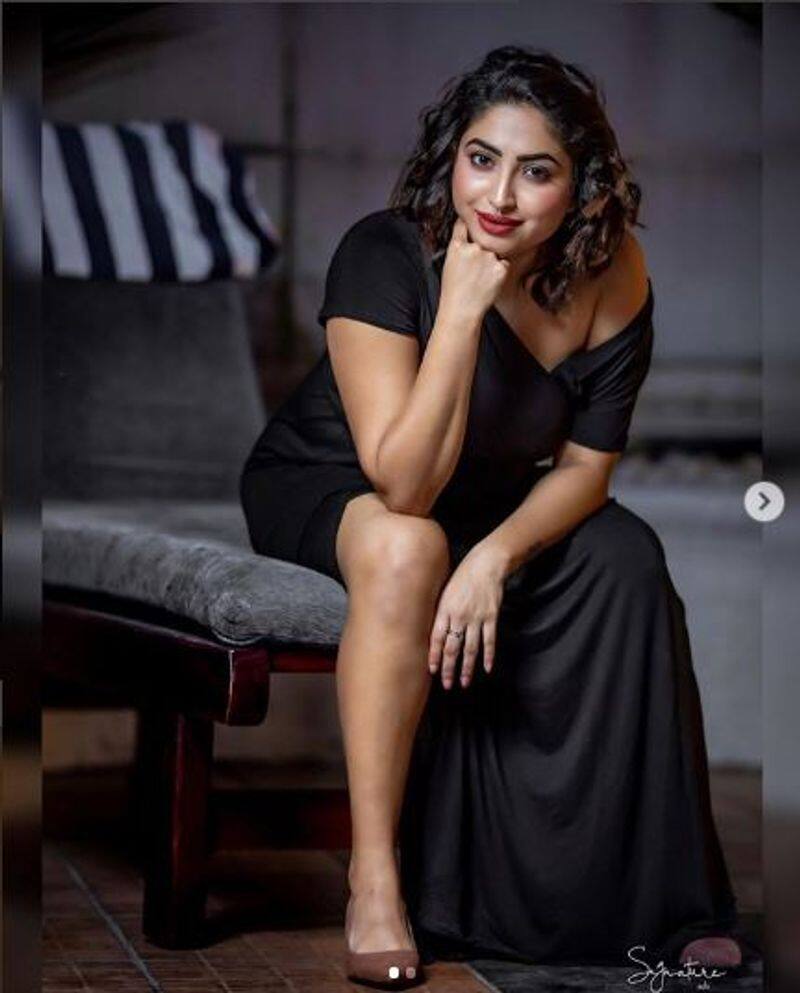 Actress ameya shared bold photos instagram