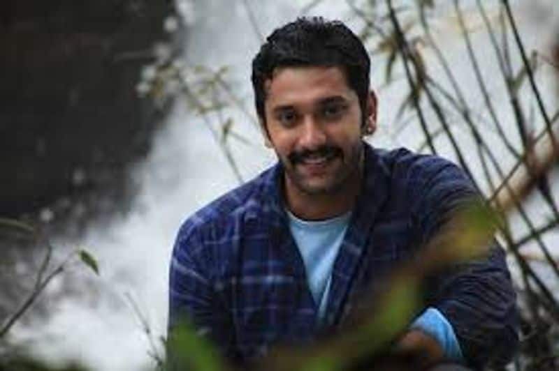 actor arulnithi committed thriller movie