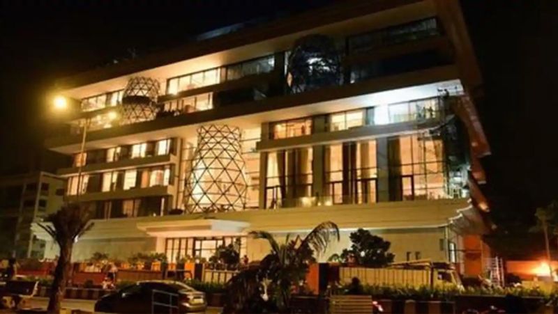 बीएमसी के अप्रूवल के बाद ईशा-आनंद पीरामल की शादी से पहले 1,000 लोगों ने मिलकर इस इमारत को रेनोवेट किया था। 1 दिसंबर 2018 को इमारत पूरी तरह से तैयार हुई थी और 2 दिसंबर को यहां भव्य पूजा का आयोजन हुआ था।