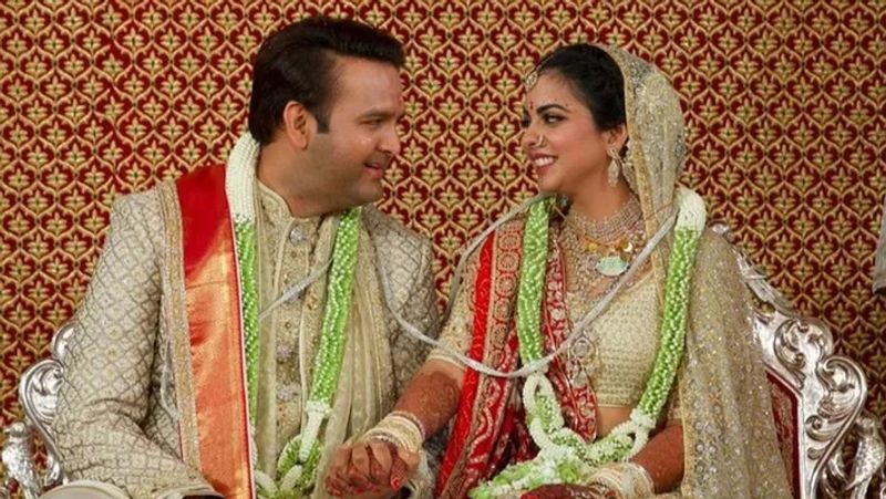 12 दिसंबर 2018 को ईशा और आनंद की शादी हुई। शादी के बाद आनंद के पिता अजय और स्वाती पीरामल ने बहू ईशा को ये घर तोहफे में दिया था।