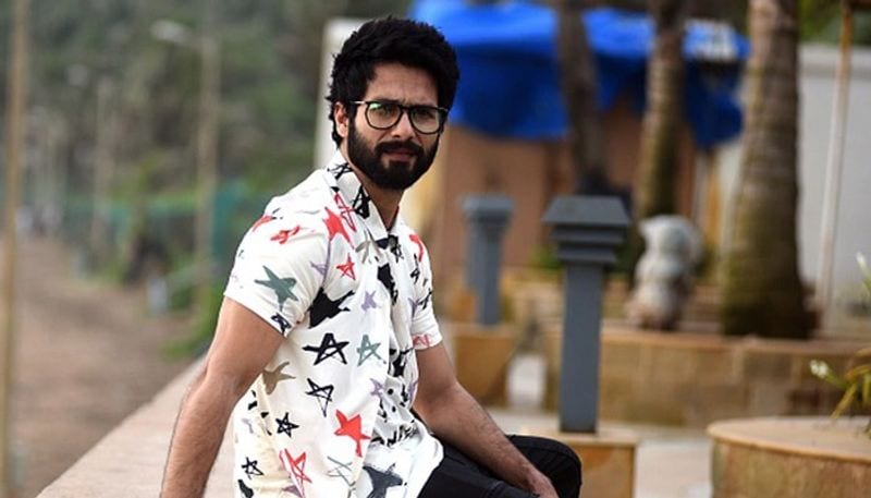 ছোট থেকেই একা থাকতে পছন্দ করতেন তিনি। ছিল না বিশেষ কোনও বন্ধু। মাঝে মধ্যেই রেগে যেতেন তিনি। কলেজে এসে স্বাভাবিক হয় পরিস্থিতি।