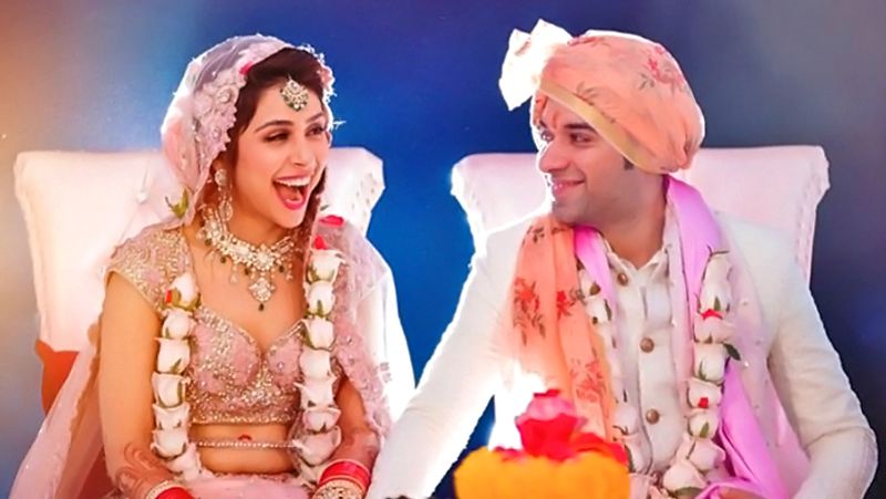 शादी के दौरान खुशनुमा माहौल में सोनाक्षी राज और उनके पति निखिल।