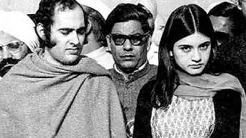 ১৯৭৫ সালের ২৫শে জুন দেশে জরুরি অবস্থা জারির পর মোটামুটি বোঝা গিয়েছিল, এদেশে নেহেরু-গান্ধী পরিবারের উত্তরাধিকার সঞ্জয় গান্ধীর দ্বারাই পরিচালিত হবে। আর কম সময়ে নিজেকে দক্ষ প্রমাণ করতে নসবন্দিকেই কাজে লাগাতে গিয়েছিলেন সঞ্জয়। সেই সময় বৃক্ষরোপণ, পণ না নেওয়া ও শিক্ষার মতো বিষয়ে জোর দেওয়া হলেও সঞ্জয় মনে করেছিলেন যে তাঁর দ্রুত ক্যারিশমার ভিত্তি হতে পারে নসবন্দি।