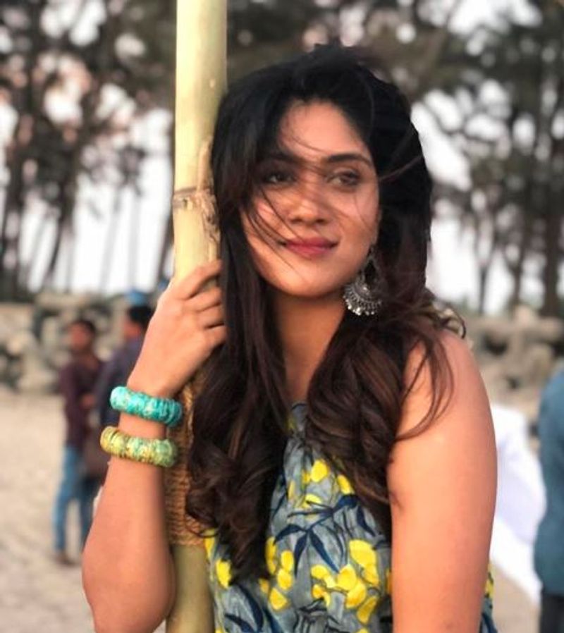 Actress Dhanya balakrishna stunning photo gallery