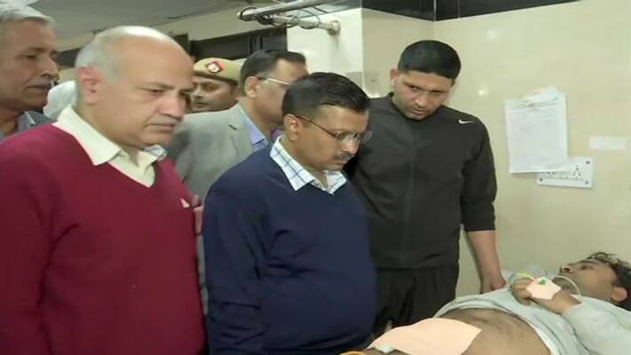 Arvind Kejriwal and Manish Sisodia meet injured at GTB Hospital of Delhi Violence Arvind Kejriwal and Manish Sisodia meet injured at GTB Hospital of Delhi Violence