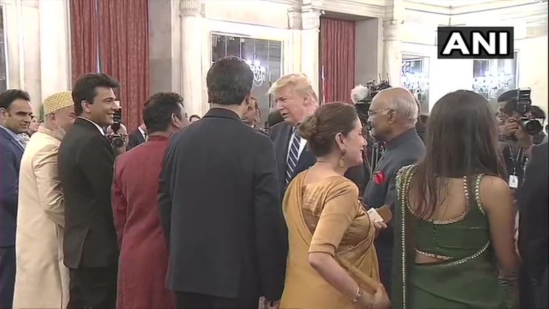 सिंगर और म्यूजिक कंपोजर पद्मश्री ए आर रहमान भी राष्ट्रपति भवन में आयोजित रात्रिभोज में शामिल हुए।