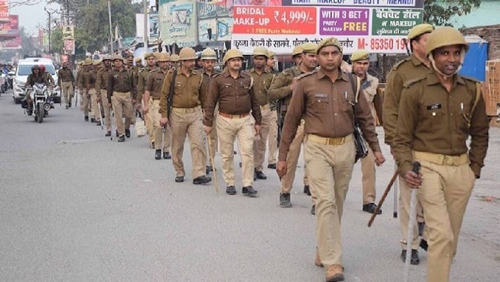 Riot in Delhi, High alert in sensitive districts of UP; Review by CM asa Riot in Delhi, High alert in sensitive districts of UP; Review by CM asa