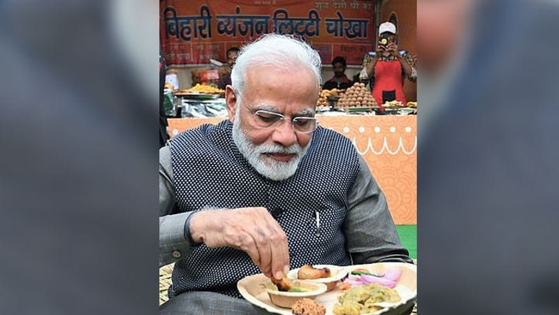 विदेशी मीडिया में चल रही खबरों में कहा जा रहा है कि चूंकि भारत के पीएम शाकाहारी हैं, इस कारण ट्रंप को भी जबरदस्ती यही खिलाया गया।