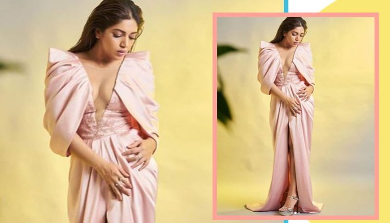 উন্মুক্ত বক্ষের ছবি পোস্ট করে সোশ্যাল মিডিয়ায় শোরগোল ফেলে দিয়েছেন অভিনেত্রী।