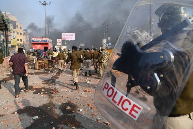 25 फरवरी की सुबह से मौजपुर, बाबरपुर और जाफराबाद इलाके में पथराव की घटना रुक-रुक कर सामने आई।