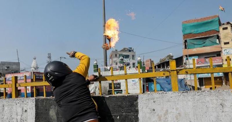 दिल्ली में चार दिनों से हिंसा हो रही है। अमित शाह ने इसे लेकर हाई लेवल मीटिंग ली।