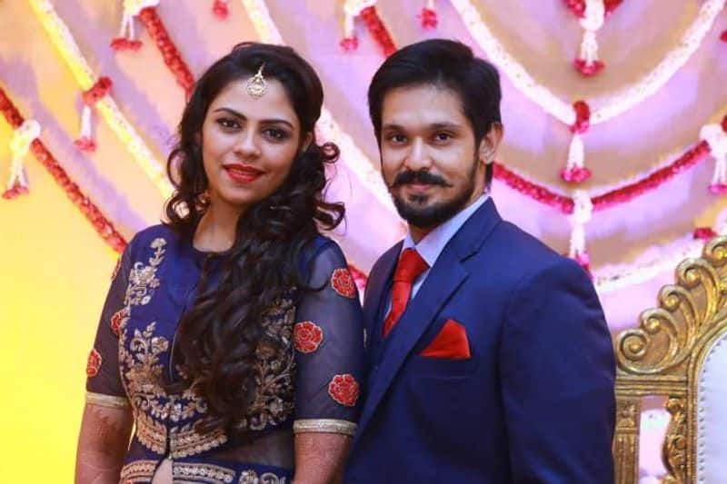 actor nakul drinving mode photo with her wife