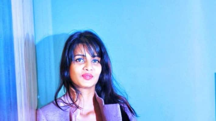 Netizens Slams Meera Mithun For Post Over Open Hot Dress Photo In Social Media Netizens Slams Meera Mithun For Post Over Open Hot Dress Photo In Social Media