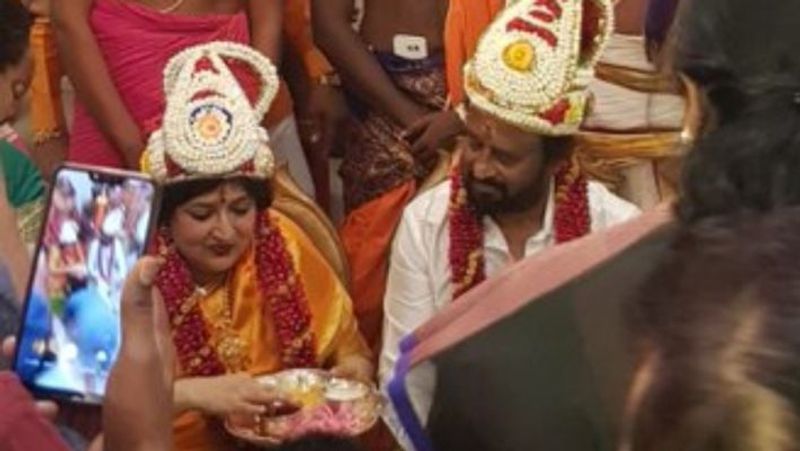 इंटरव्यू खत्म होते-होते रजनीकांत ने लता को शादी के लिए प्रपोज कर दिया था। रजनीकांत के प्रपोजल को सुनकर लता हैरान रह गई थीं। हालांकि, लता ने मुस्कुराते हुए कहा कि उन्हें उनके माता-पिता से बात करनी होगी।