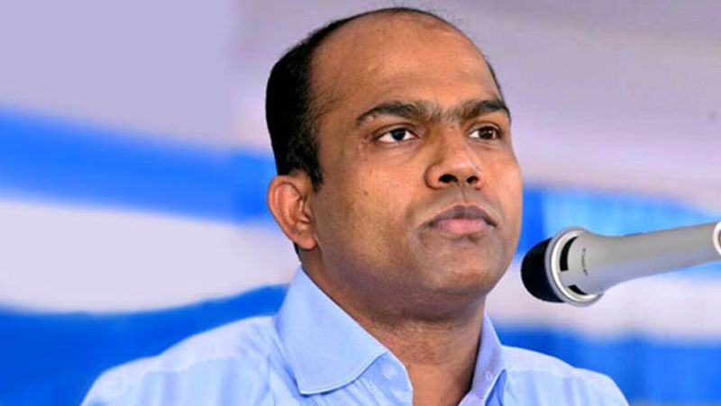 दो बार सिविल सर्विस की परीक्षा में शिहाब ने काफी कुछ सीख लिया था। उन्हें ये पता हो हो गया था कि उन्हें जितना अंग्रेजी आती है उतना इंटरव्यू के लिए पर्याप्त नहीं है। इसलिए उन्होंने ट्रांसलेटर लिया। शिहाब ने इस बार सिविल सर्विस की परीक्षा पास कर ली थी। उन्हें 226 वीं रैंक मिली।